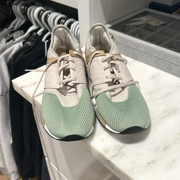 Men’s New Balance sneaker - Picture 3 of 6